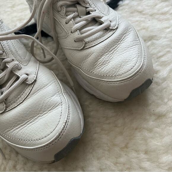 Brooks Addiction Ecru Leather Walking Sneakers - Picture 2 of 9